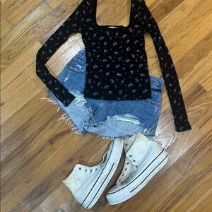 BDG Set Urban Outfitters Distressed Blue Jean Shorts & Urban Outfitters LS Top